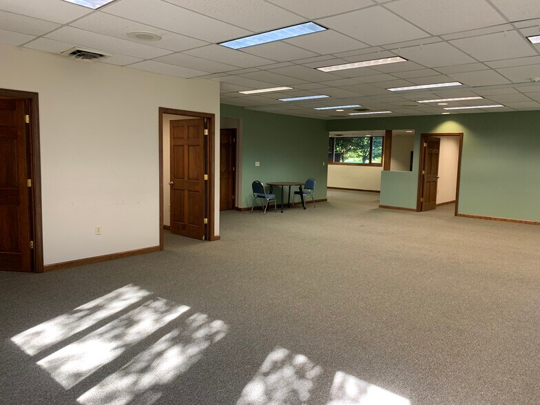More Photos Of 88 Hopmeadow St, Weatogue Medical For Lease