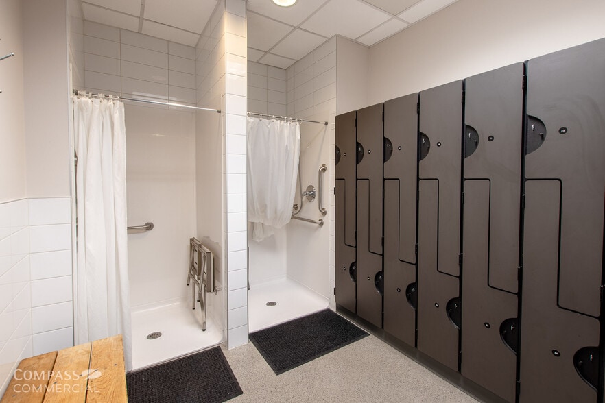 More Photos Of 2999 SW 6th St, Redmond Office For Lease