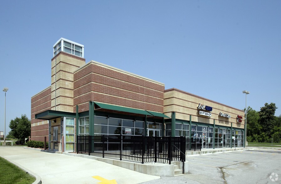 Primary Photo Of 7827 Town Square Ave, O'Fallon General Retail For Lease