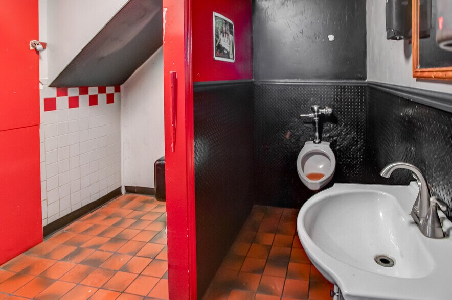 More Photos Of 314 State St, Alton Restaurant For Sale