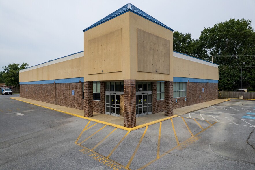 More Photos Of 701 Atlanta Rd, Seaford Freestanding For Lease