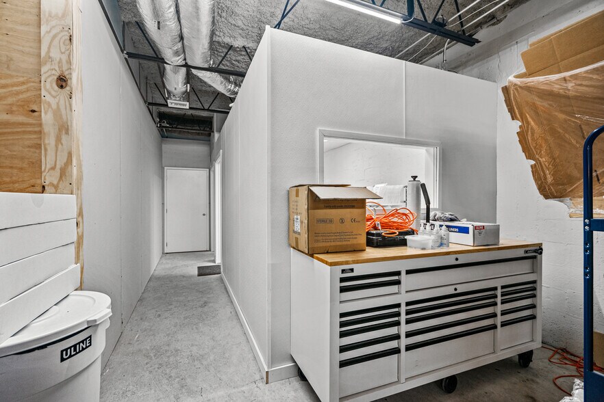 More Photos Of 421 NE 7th Ave, Boynton Beach Warehouse For Lease