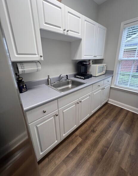 More Photos Of 347 Prado Way, Greenville Office For Sale
