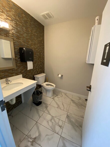 More Photos Of 313 Pilot Rd, Las Vegas Light Distribution For Sale