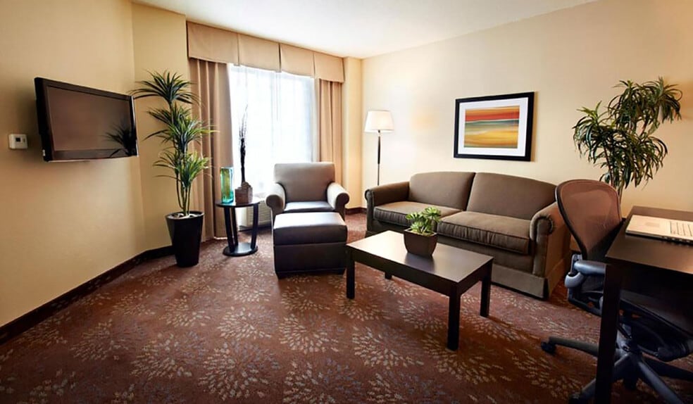 More Photos Of 251 Pennsylvania Pky, Indianapolis Hotel For Sale