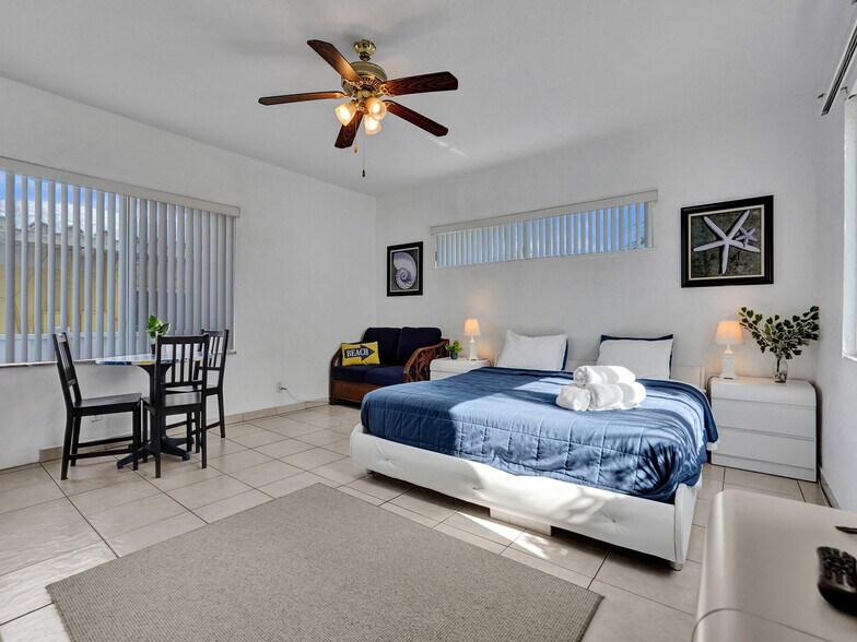 More Photos Of 326 Coolidge St, Hollywood Hotel For Sale