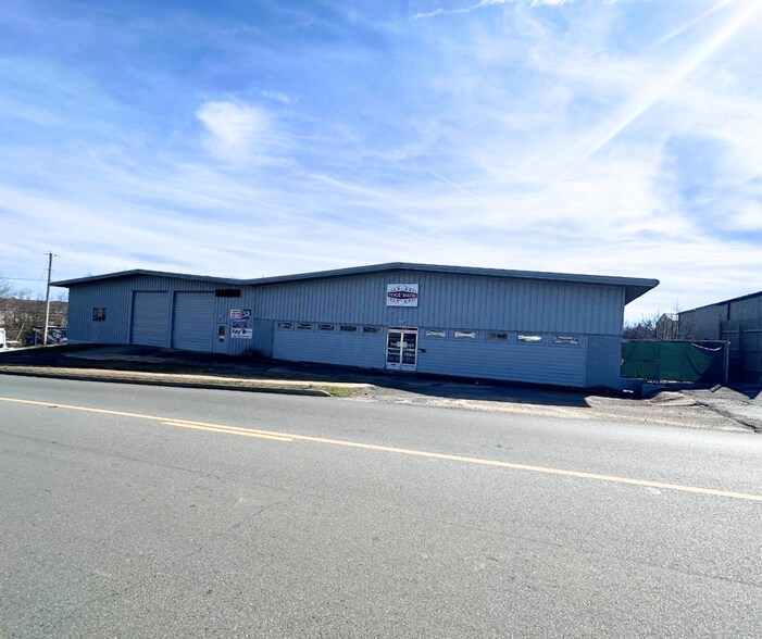 More Photos Of 207 & 221 Edison Ave, Benton Industrial For Sale