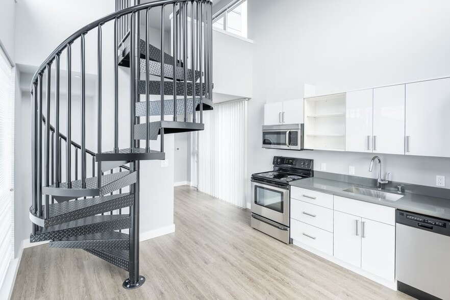 More Photos Of 215 Boylston Ave E, Seattle Apartments For Sale