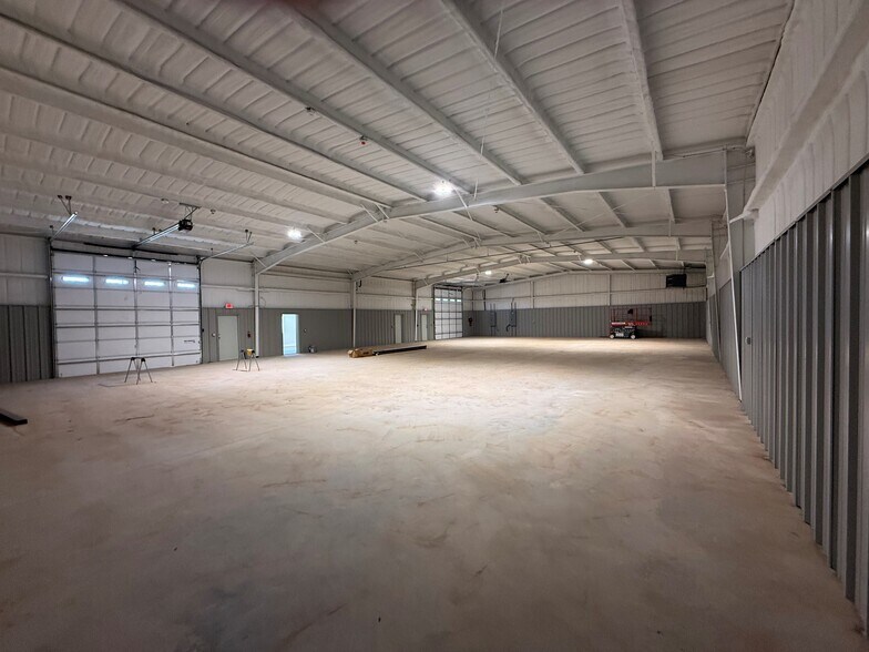 More Photos Of 2690-2730 E Waterloo Rd, Edmond Industrial For Lease
