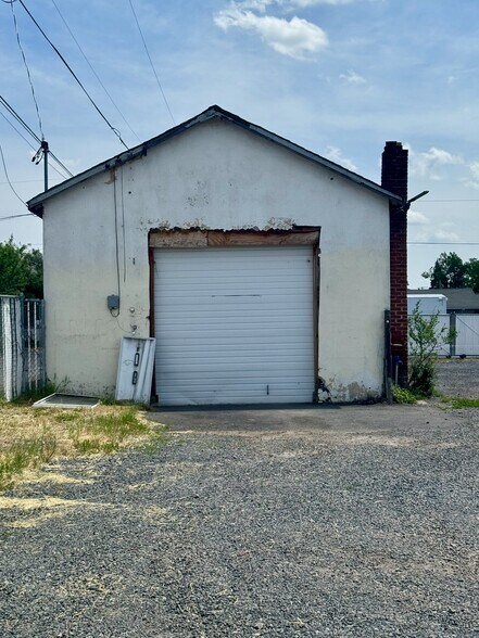 More Photos Of 253 E Main St, Klamath Falls General Retail For Sale