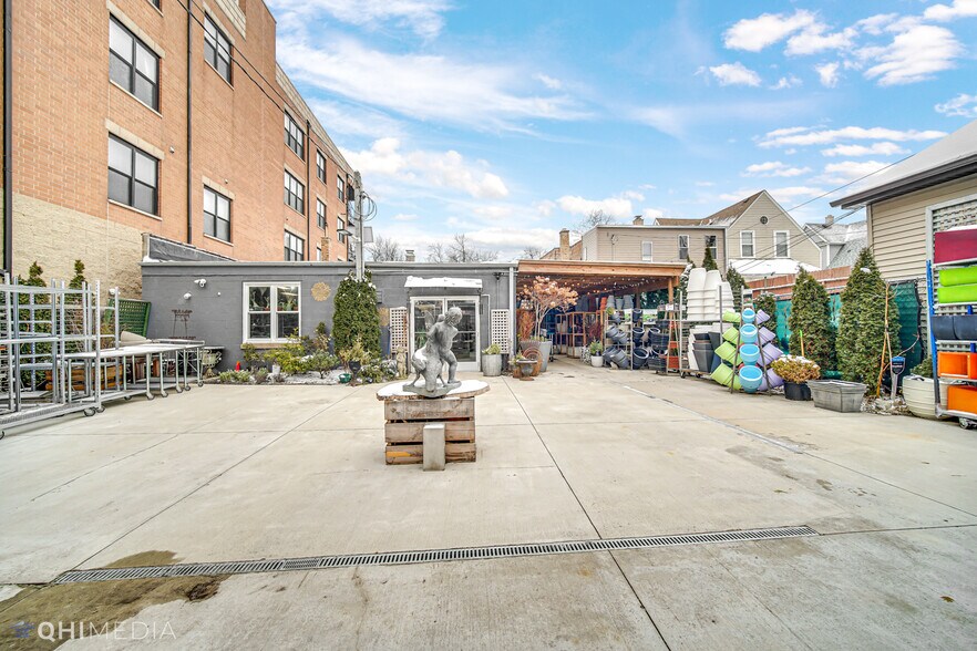 More Photos Of 2312 W Touhy Ave, Chicago General Retail For Sale