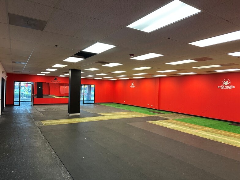 More Photos Of 2 River Pl, Lansing Unknown For Lease