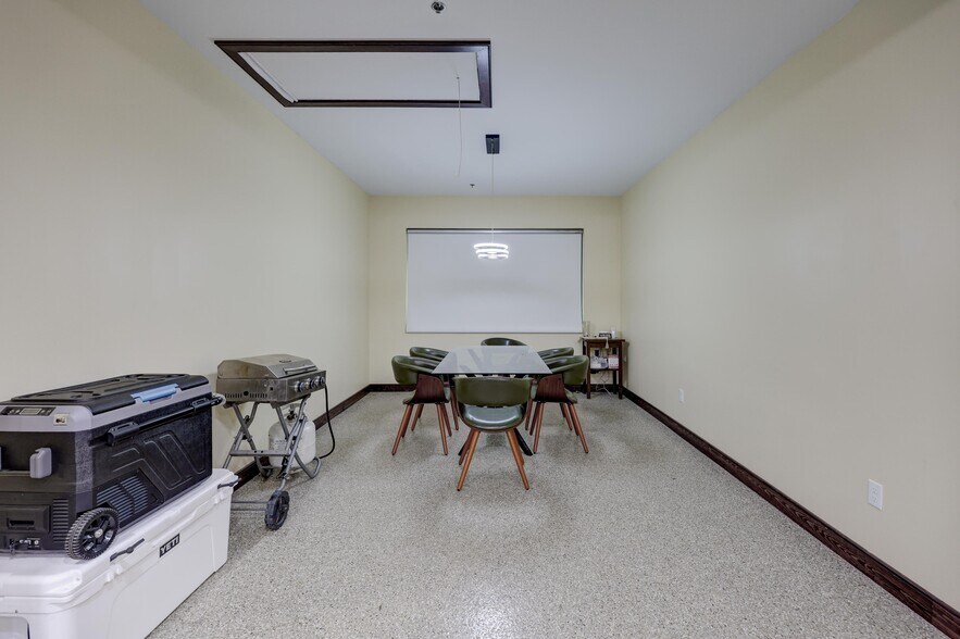 More Photos Of 102 S Wall Ave, Joplin Office For Sale