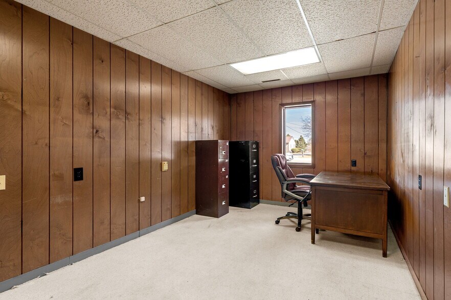 More Photos Of 438 Highway Ave S, Blooming Prairie Office For Sale