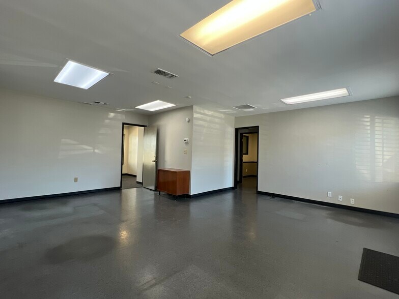 More Photos Of 1913 E 17th St, Santa Ana Office For Sale