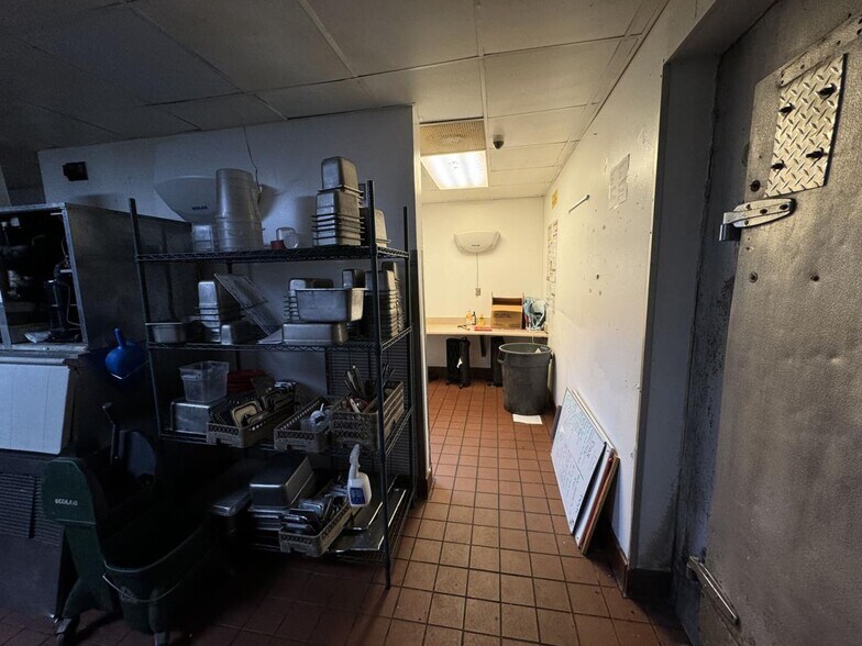 More Photos Of 4111 Timberlake Dr, Pontoon Beach Restaurant For Lease