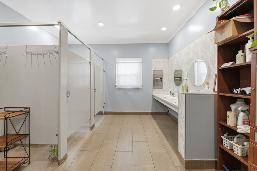 More Photos Of 3741 W 27th St, Los Angeles Specialty For Sale