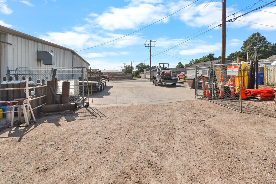 More Photos Of 603 E 2nd St, Ogallala Showroom For Sale