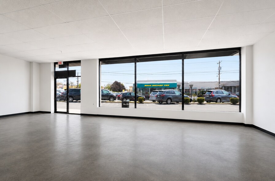 More Photos Of 168 Broad Hollow Rd, Farmingdale Freestanding For Lease