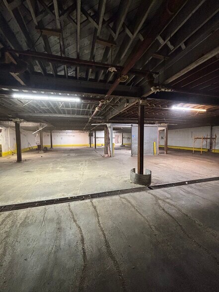 More Photos Of 501 N Main Ave, Springfield Warehouse For Lease