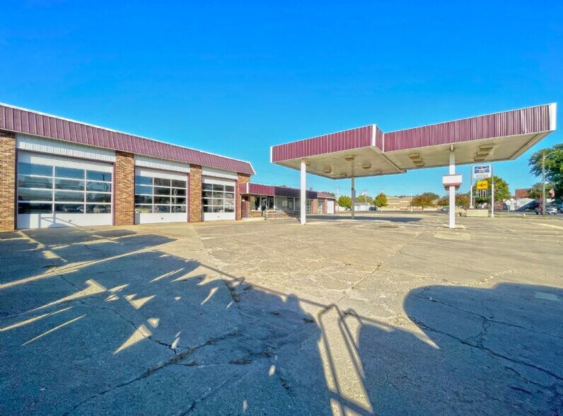 More Photos Of 1101 W Sheridan Ave, Shenandoah Auto Repair For Sale