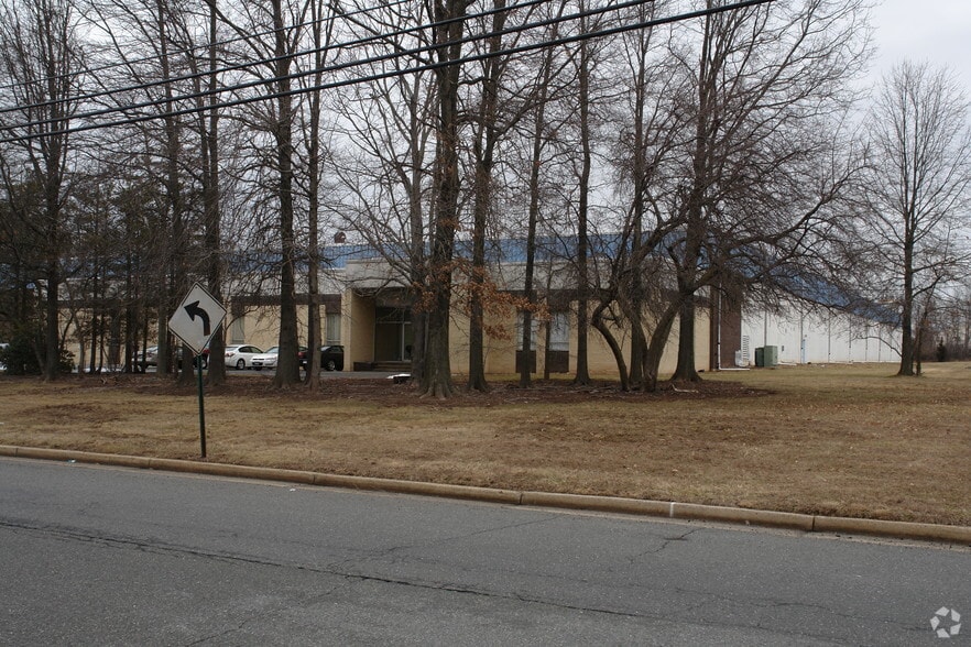 More Photos Of 120 Circle Dr N, Piscataway Warehouse For Lease