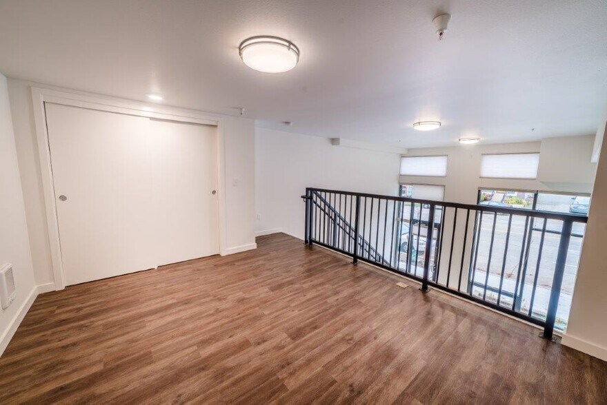 More Photos Of 7016 15th Ave NW, Seattle Apartments For Lease