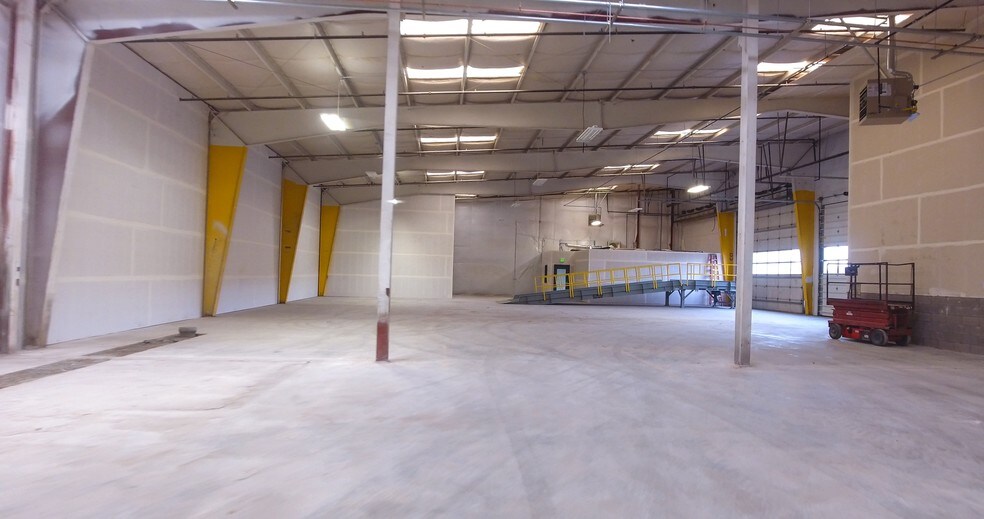More Photos Of 20495 Murray Rd, Bend Warehouse For Lease
