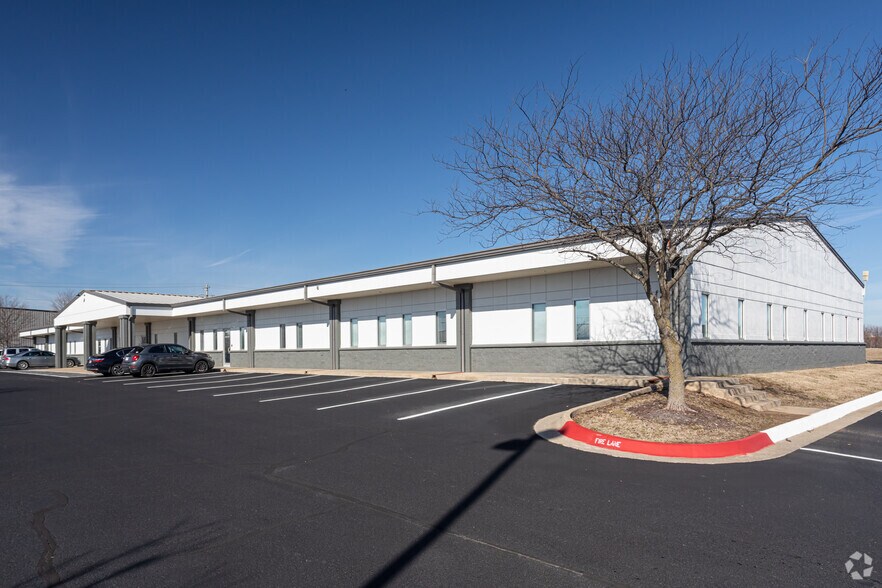 More Photos Of 2704 SE Otis Corley Dr, Bentonville Office For Lease