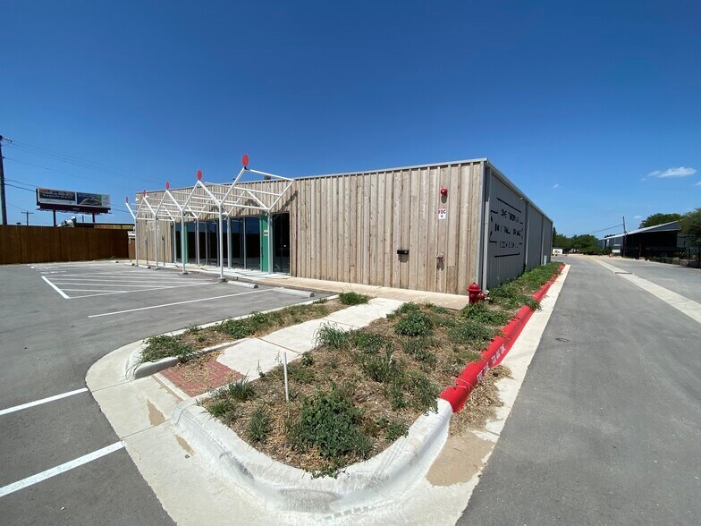 More Photos Of 443 Bastrop Hwy, Austin Flex For Lease