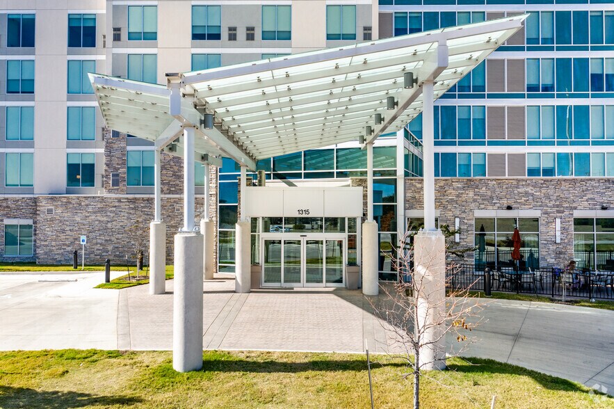 More Photos Of 1315 E New Hope Dr, Cedar Park Hotel For Sale