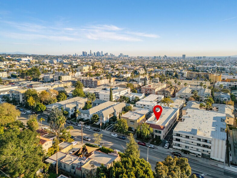 More Photos Of 5424 Franklin Ave, Los Angeles Apartments For Sale