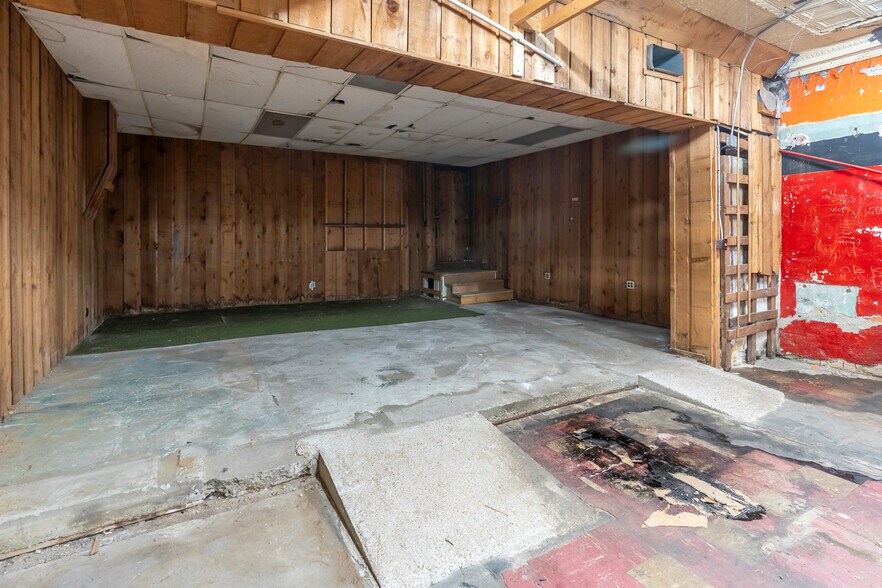 More Photos Of 300 S Illinois Ave, Carbondale Storefront Retail Office For Sale