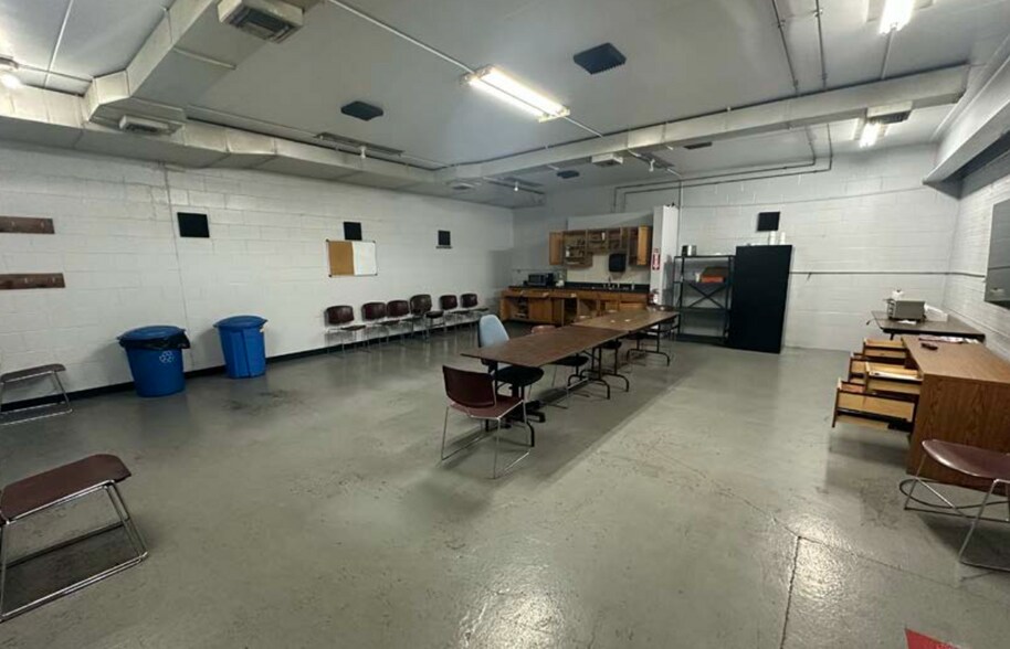 More Photos Of 2175 Schlichter Dr, Hamilton Manufacturing For Lease