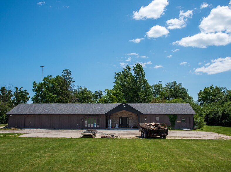 More Photos Of 2078 Upper Middle Rd E, Oakville Office For Sale