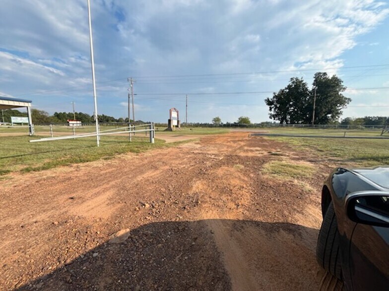 More Photos Of 1205 E Coke Rd, Winnsboro Manufacturing For Sale