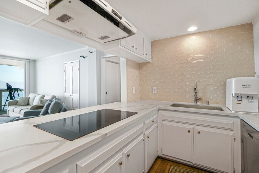 More Photos Of 11914 Beach Club Way, Malibu Multifamily For Sale