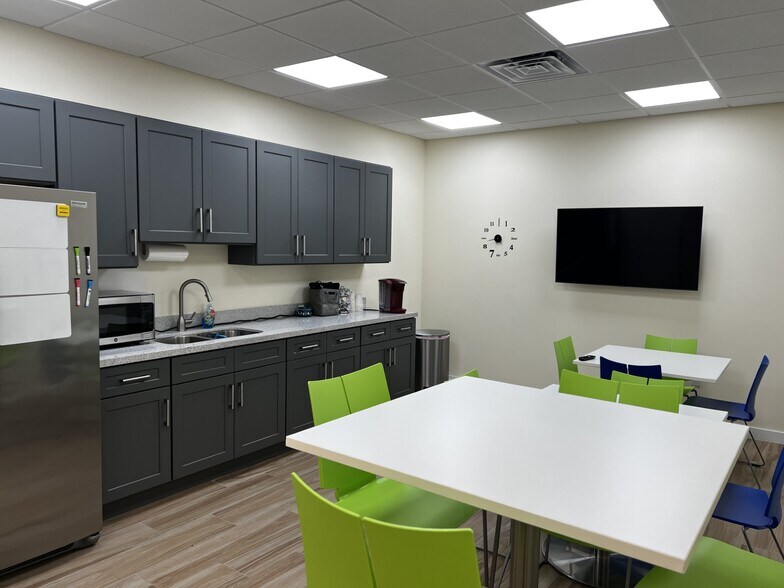 More Photos Of 35 SW 12th Ave, Dania Beach Distribution For Sale