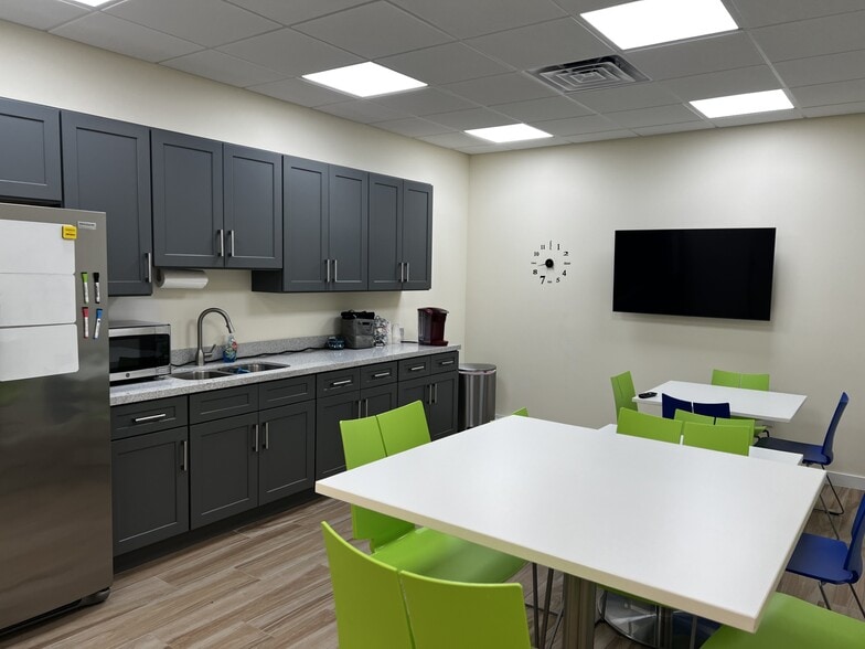 More Photos Of 35 SW 12th Ave, Dania Beach Distribution For Sale