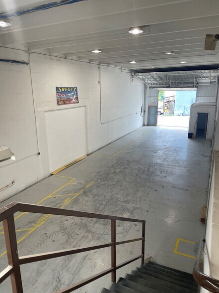 More Photos Of 385-387 Industrial Dr, Mount Juliet Warehouse For Lease