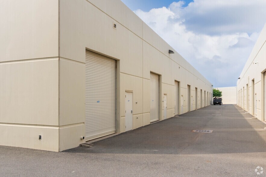 More Photos Of 2045 Lauwiliwili St, Kapolei Warehouse For Lease