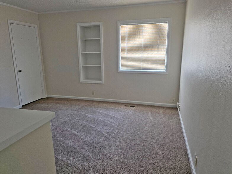 More Photos Of 968 NW Division St, Gresham Office For Lease