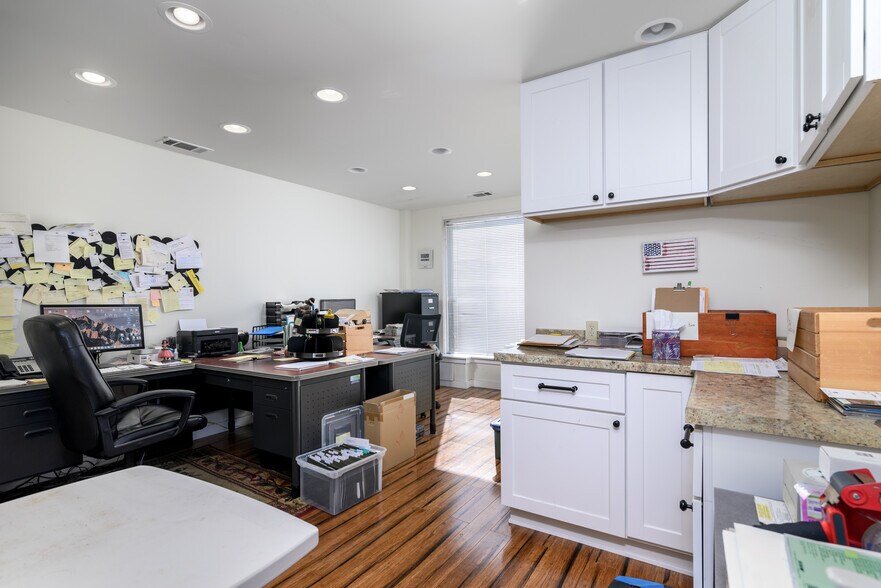 More Photos Of 1721 E Main St, Ventura Storefront For Sale