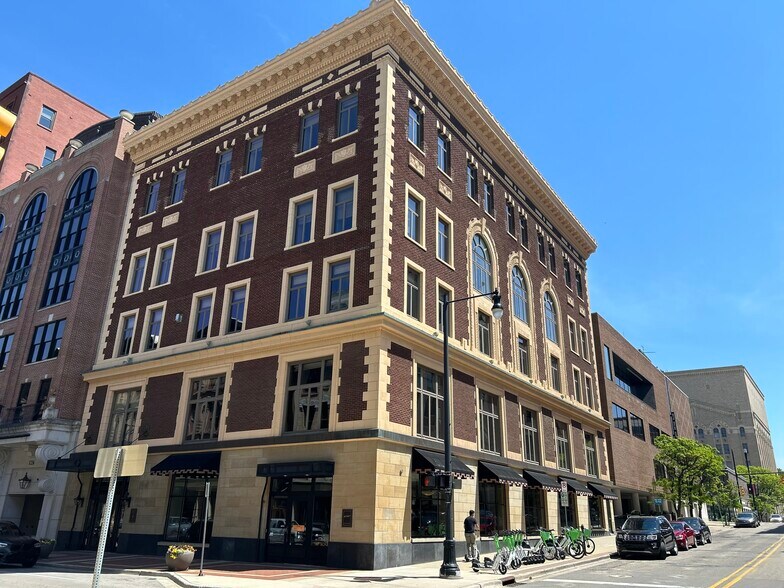 More Photos Of 116-120 Ottawa Ave NW, Grand Rapids Office For Lease