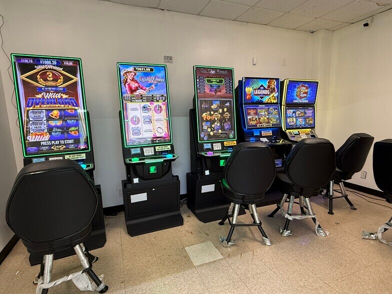 More Photos Of 4151 Mercer University Dr, Macon-Bibb General Retail For Sale