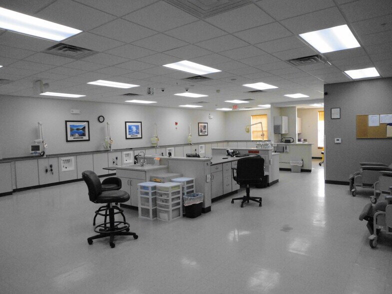 More Photos Of 6125 Greenbay Rd, Kenosha Medical For Sale