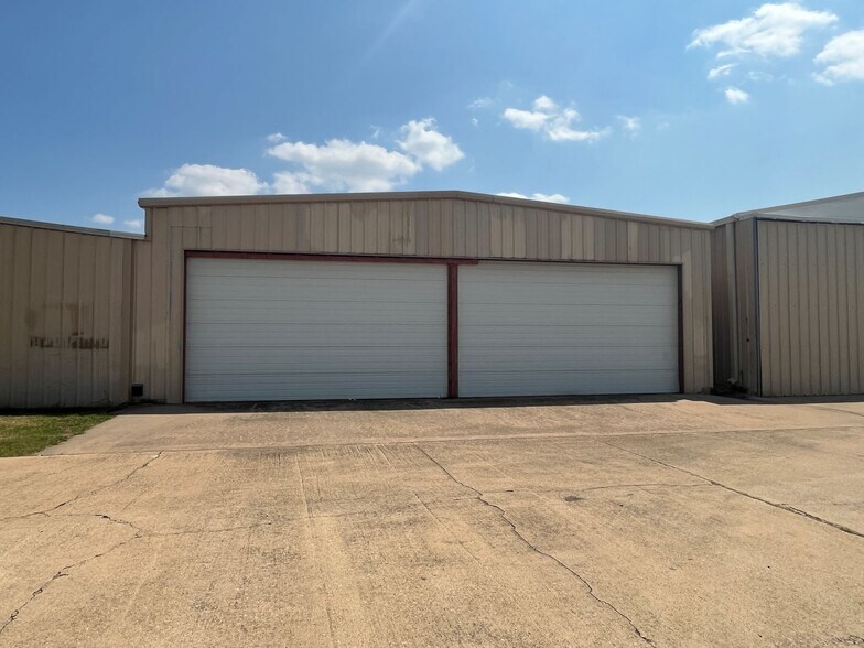 Primary Photo Of 10025 Jungmeister Ln, McKinney Airport For Sale