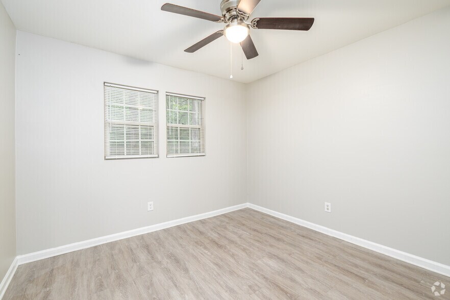 More Photos Of 3300 N Elm St, Greensboro Apartments For Sale