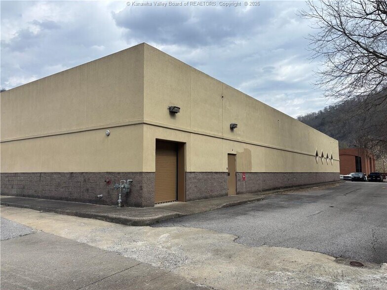 More Photos Of 173 Main St, Clay Drugstore For Lease