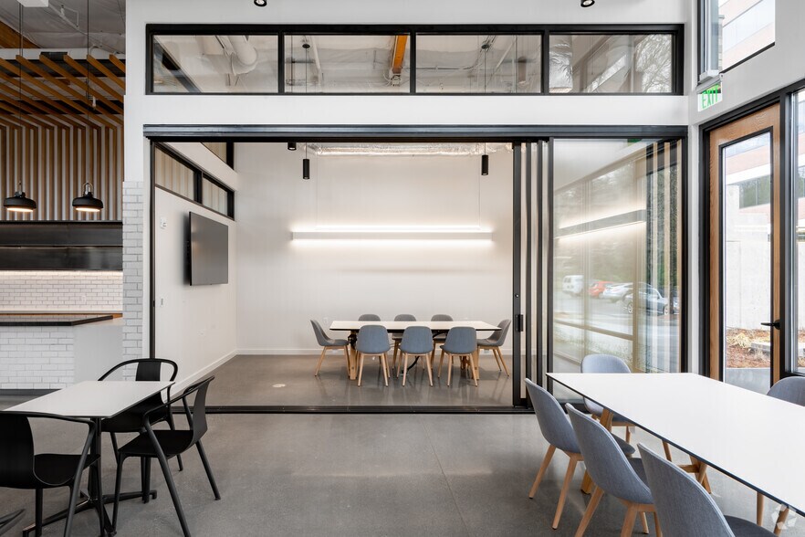 More Photos Of 10210 NE Points Dr, Kirkland Unknown For Lease